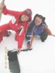 La maestra di sci Romina con Alessia (14kb)